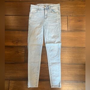 American Eagle Light Wash Skinny Jeans
